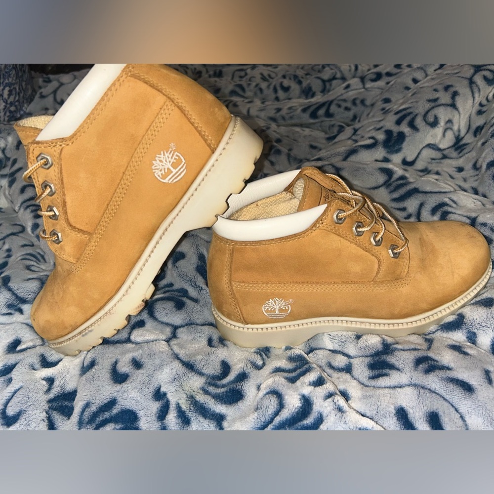 Women’s Timberland boots,size 5.5,tan&white,waterproof.
